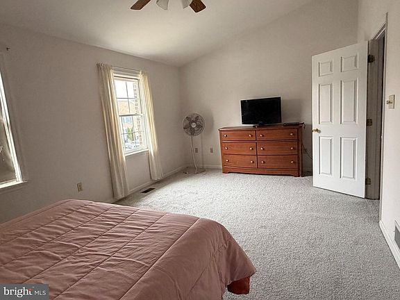 4th image of 309 Goldsmith Ln