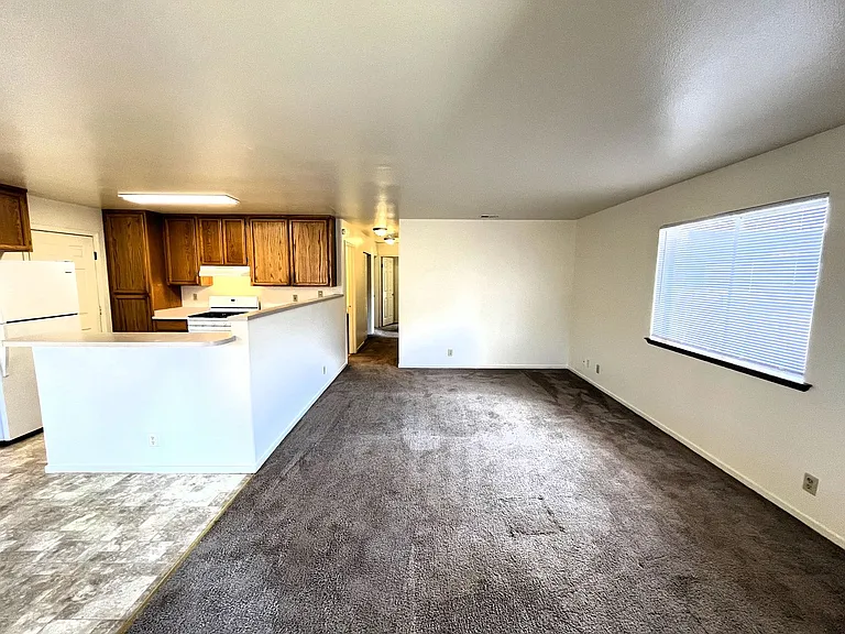 2025 Thiel Ave — Photo 2