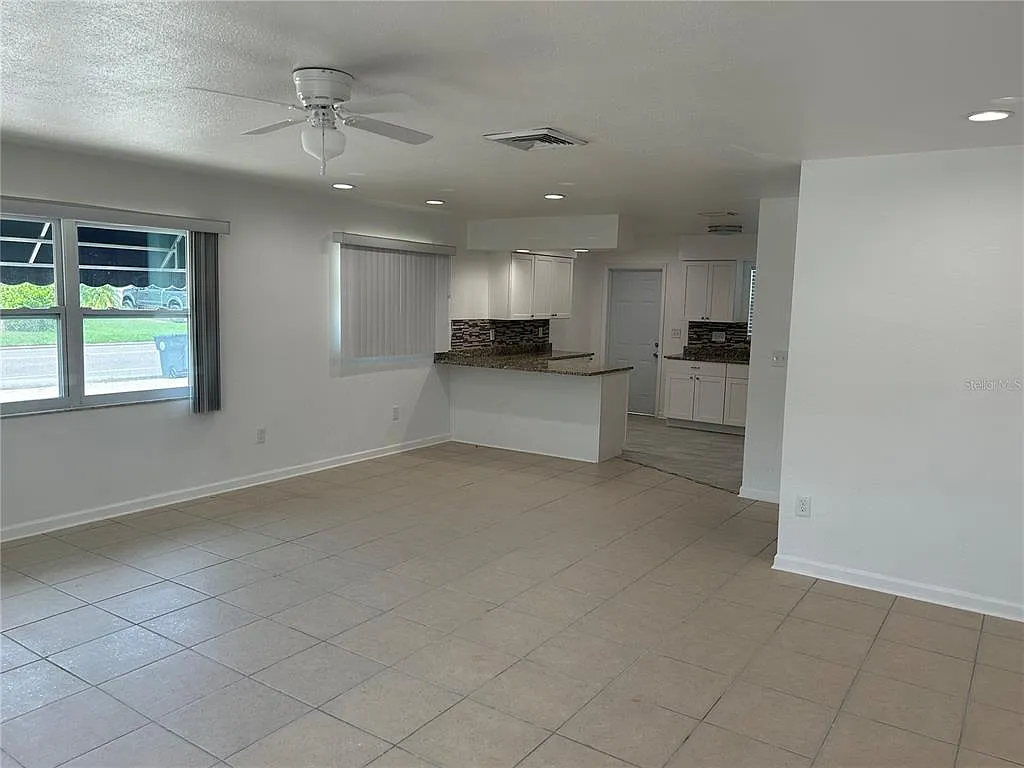 2 bed, 1.0 bath, 1120 sqft, $2,200 — Photo 3