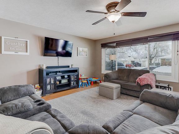 3rd image of 7 Cottonwood St