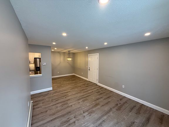 4th image of 21 Burns Ave Unit 3