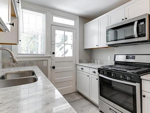 5th image of 3509 Hanover Ave #1