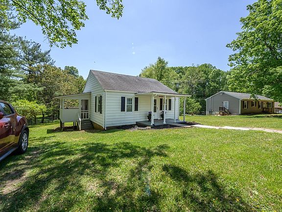 2nd image of 85 Belle Terre Dr