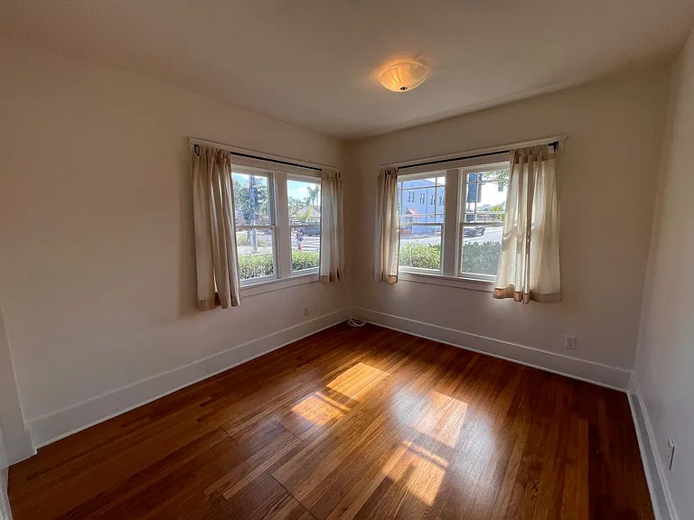 3934-3936 Goldfinch St — Photo 20
