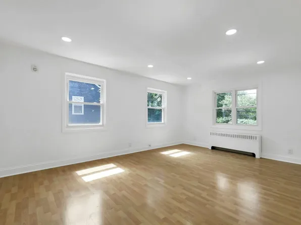 179 Christie Heights St #B, Leonia, NJ 07605
