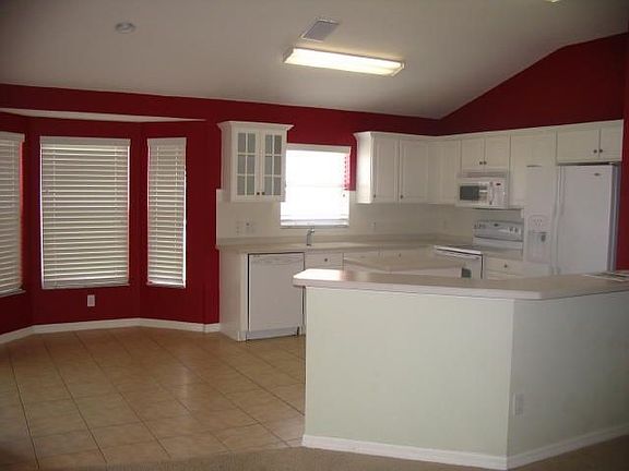 Breakfast Area/Bay Window