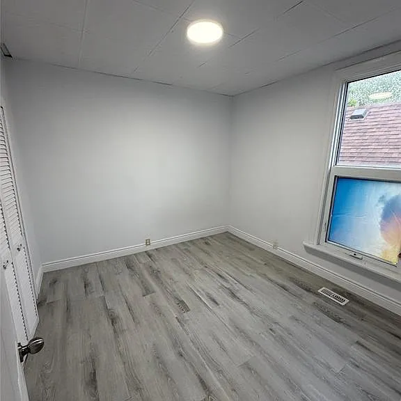 444 McEwan Ave — Photo 4
