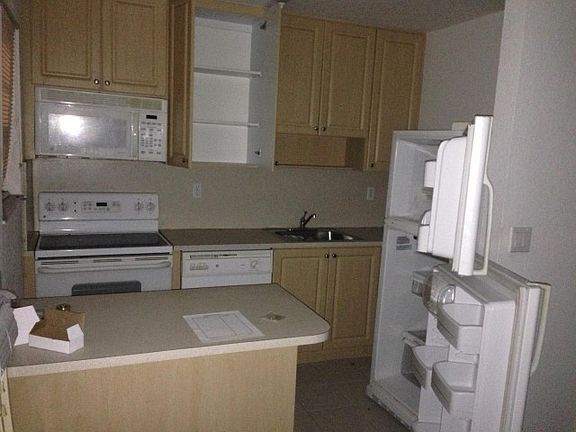 4th image of 110 SE 2nd St APT 303
