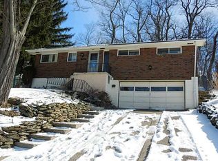 1110 Lawndale St, Pittsburgh, PA 15221