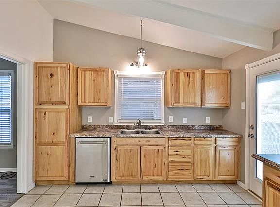 5th image of 853 Westwood Dr