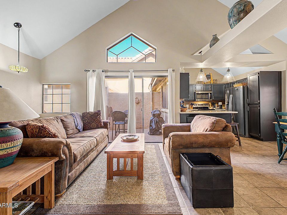 1st image of 1001 N PASADENA -- #101