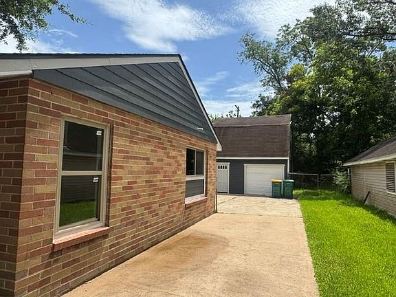 4th image of 1607 W Houston Dr