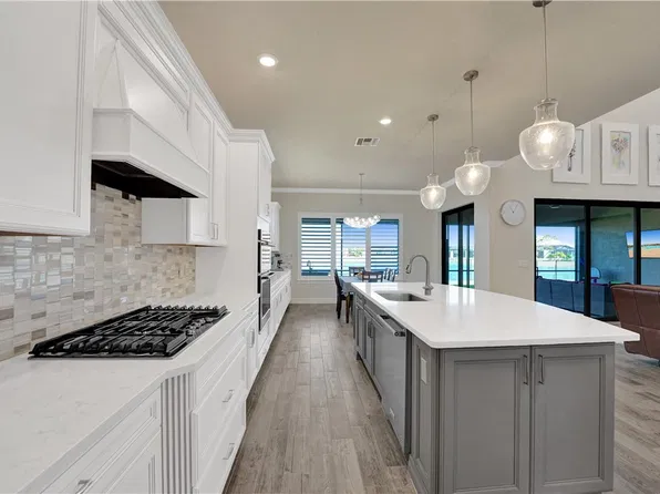 905 Nettles Blvd, Jensen Beach, FL 34957