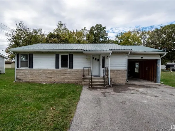 1130 N 9th St, Mitchell, IN 47446