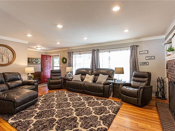 4th image of 2312 Louise Ln