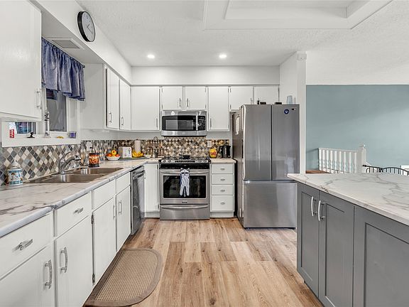 4th image of 738 Kettle Ave