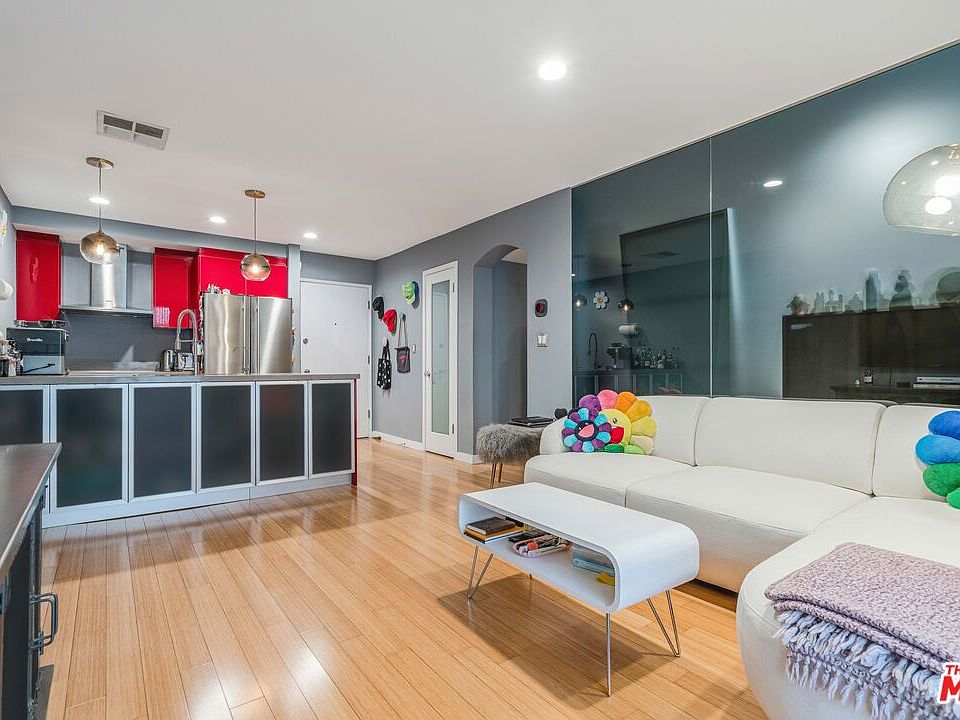 1st image of 750 N Kings Rd APT 225