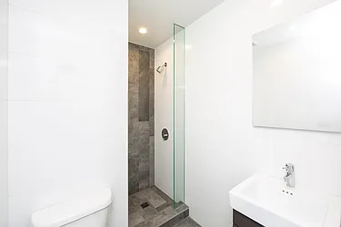 Rented by R New York