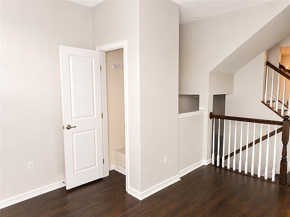 2nd image of 1000 Grey Fox Cir
