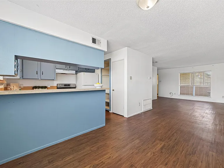 7714 Renwick Dr #D13 — Photo 3