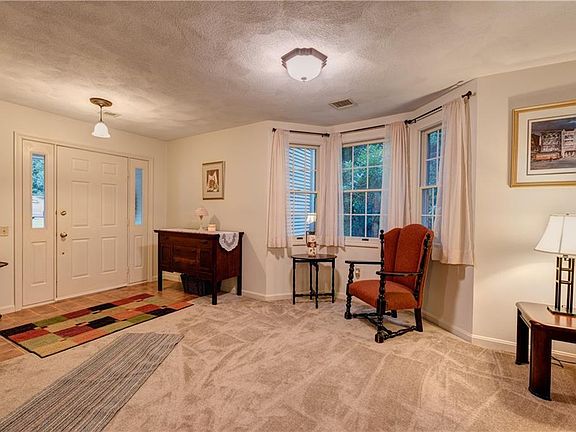 5th image of 20 Trellis Dr