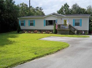 121 Bogue Forest Ct, Newport, NC 28570