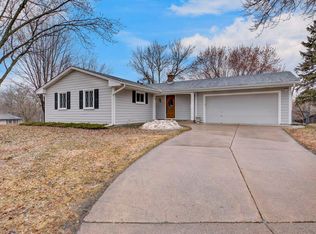 2541 Irene St, Roseville, MN 55113