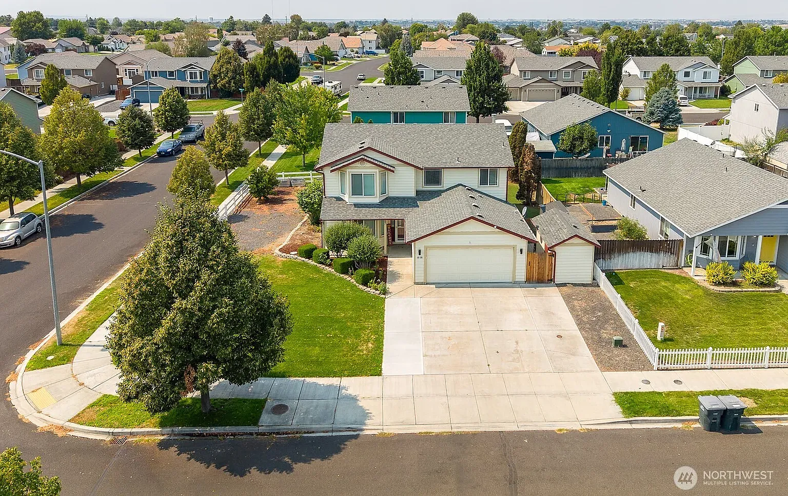 4 bed, 2.5 bath, 2232 sqft, $2,350 — Photo 3
