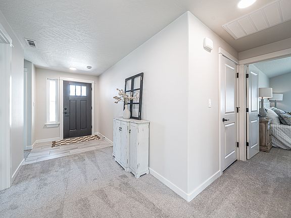 1588 SW Kelandren Dr STAGED-12