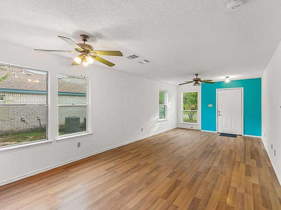 2nd image of 806 Cactus Bend Dr