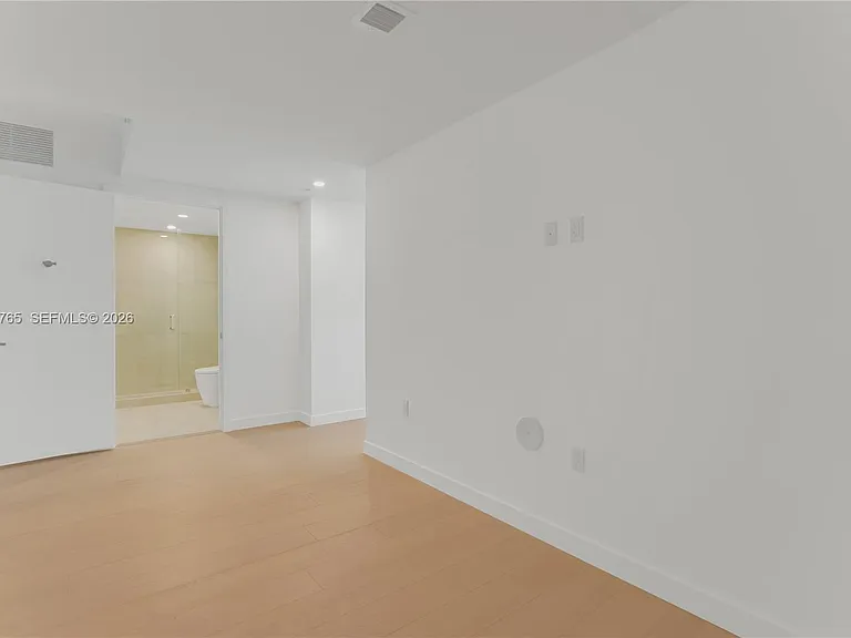 9221 E Bay Harbor Dr #511/512 — Photo 48