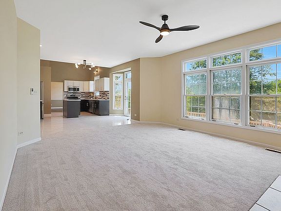 4th image of 669 Goldenrod Dr