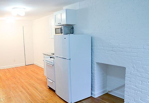 5th image of 162 E 7th St APT 4G