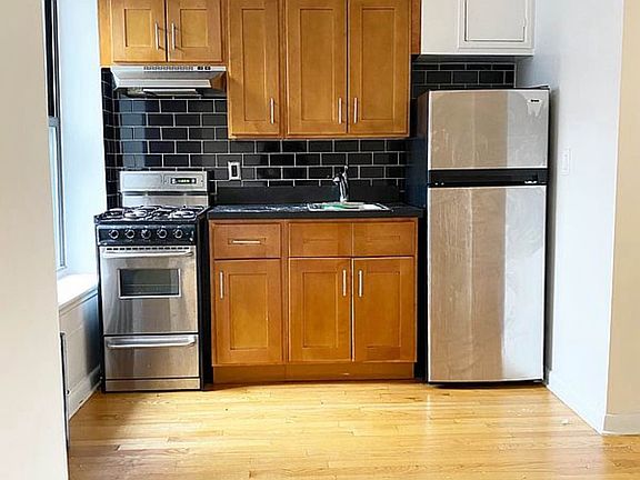 4th image of 198 Elizabeth St APT 24