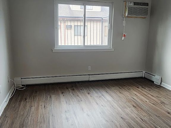 4th image of 219 Roosevelt St APT 3