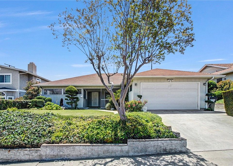 1st image of 990 Moonbeam Dr