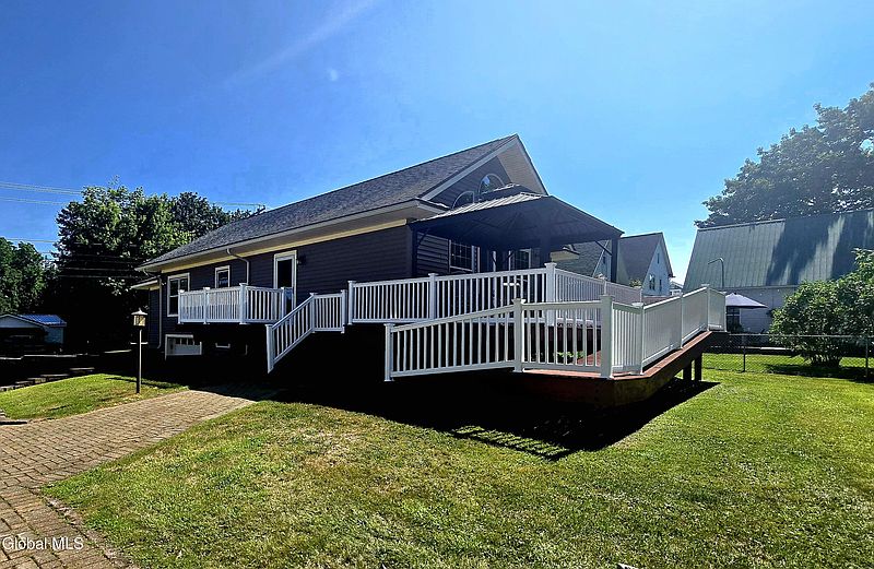4th image of 206 Moyer Street