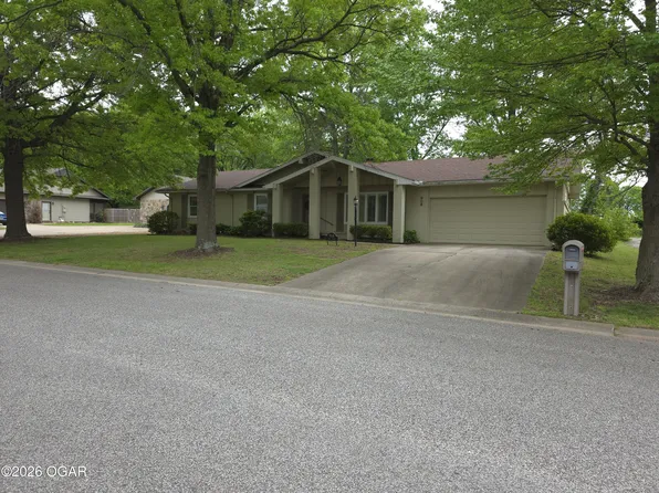 908 Gene Taylor Dr, Carthage, MO 64836