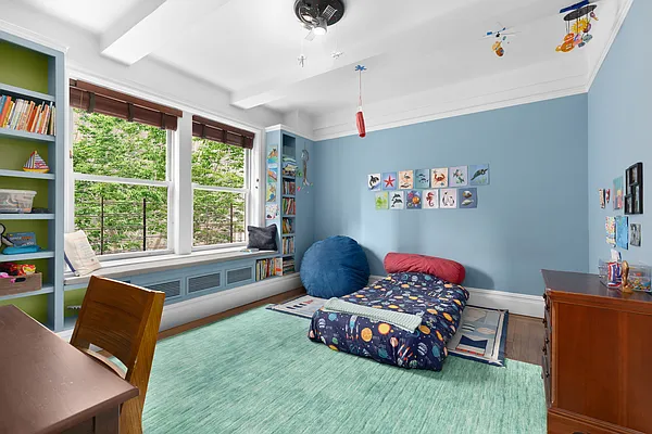 Sold by Sotheby's International Realty | media 10