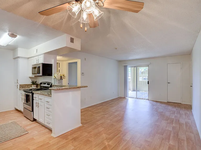 Waterstone Alta Loma Apartments — Photo 43