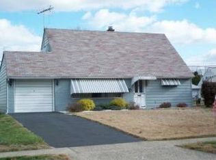 12 Jester Ln, Levittown, PA 19055