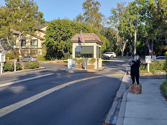 24/7 Guard Gated Entry