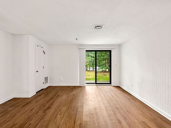 2nd image of 132 W Meadow Rd APT 9