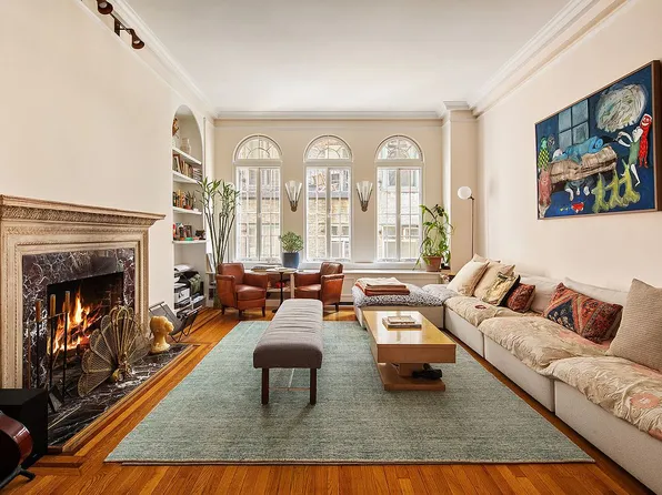 45 E 9th St APT 67, Manhattan, NY 10003