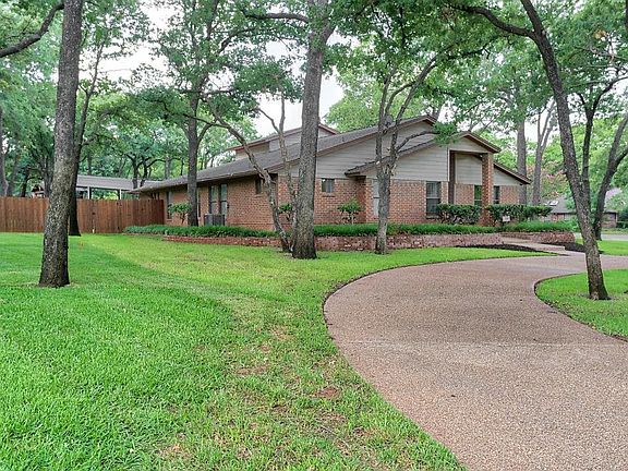 2nd image of 825 Wild Wood Ln