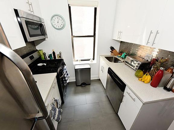 3rd image of 145 W 12th St APT 51