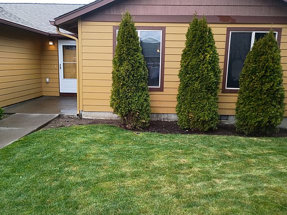 2nd image of 682 SE White Pine Way