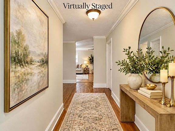 5th image of 82 Edgewater Dr