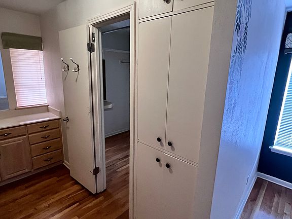 3rd image of 1010 Homeric Dr
