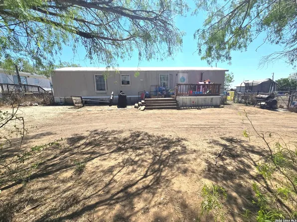 408 HICKORY ST, Jourdanton, TX 78026